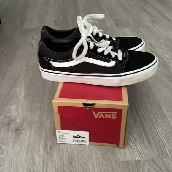 Vans classic youth size 5 - Picture 2 of 3